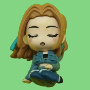 Le sserafim antifragile figurine